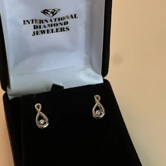 Dancing Diamond Earrings - Picture 3 of 7